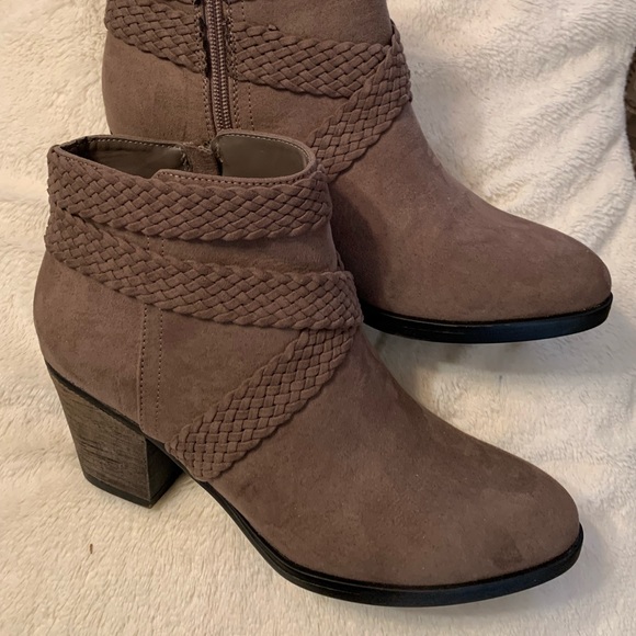 Journee Collection Senica Ankle Boots - Picture 2 of 6